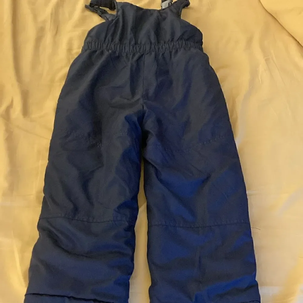 Oshkosh B’Gosh Bib Snow Pants in Navy Blue. Size M (5-6 yr).